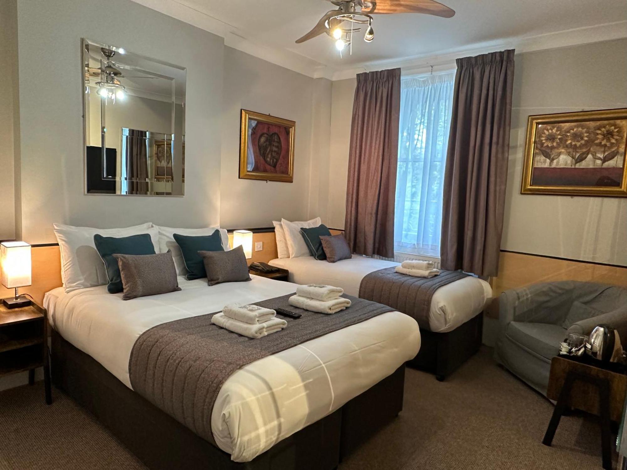 Tudor Court Hotel Londyn Zewnętrze zdjęcie