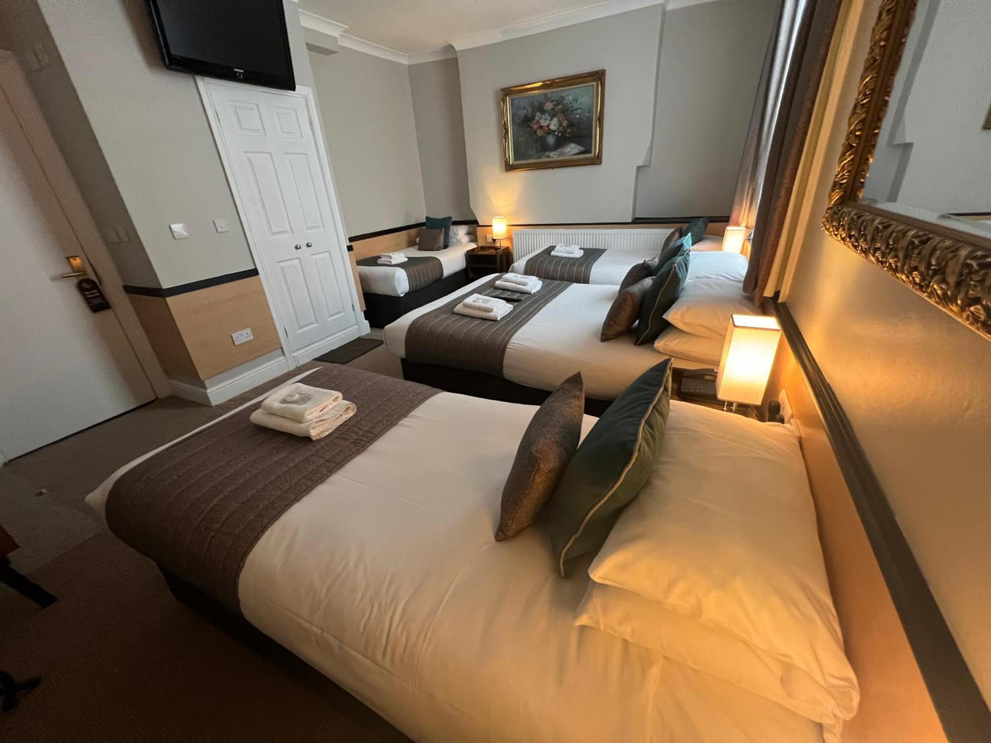 Tudor Court Hotel Londyn Zewnętrze zdjęcie