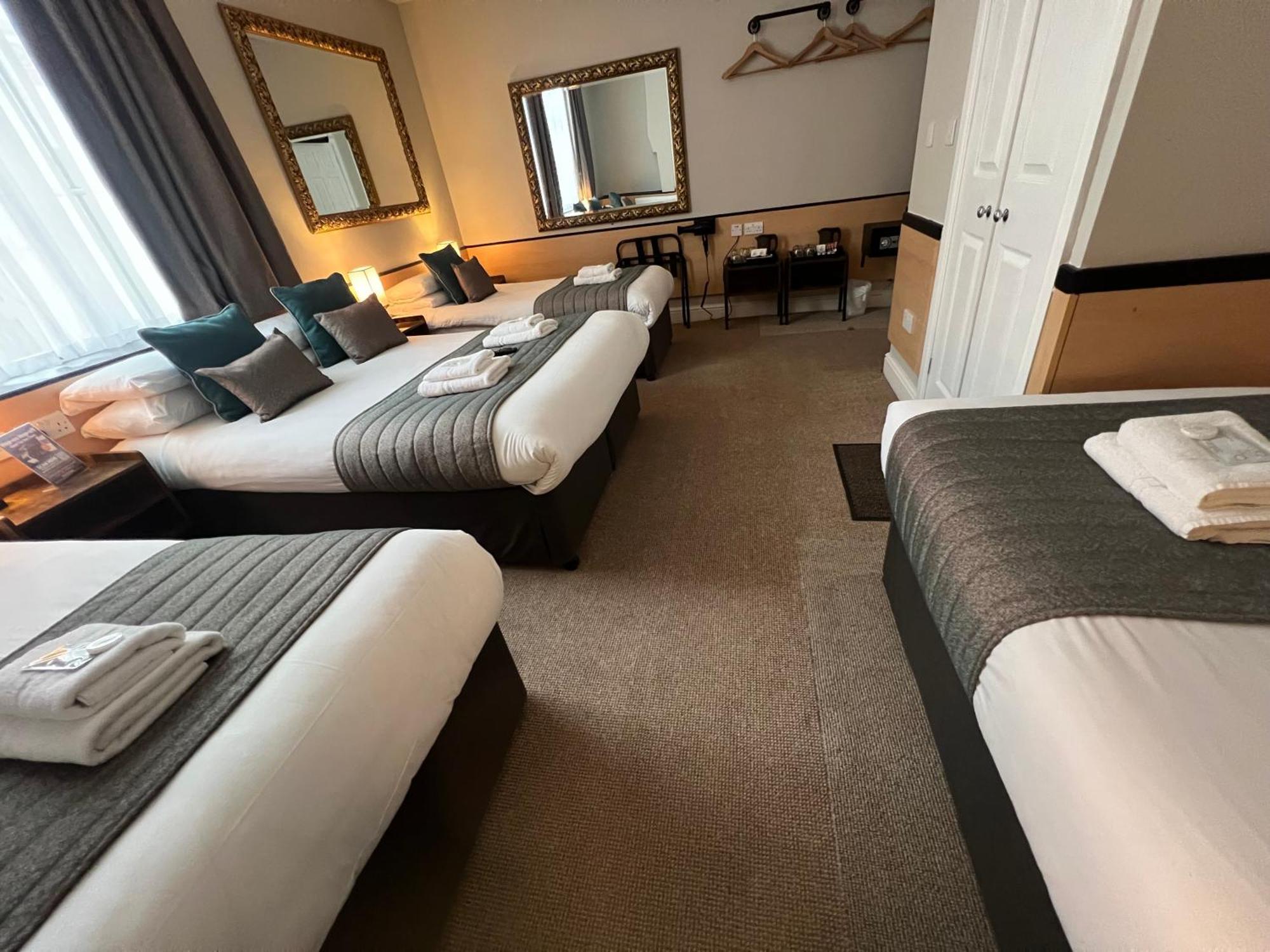 Tudor Court Hotel Londyn Zewnętrze zdjęcie