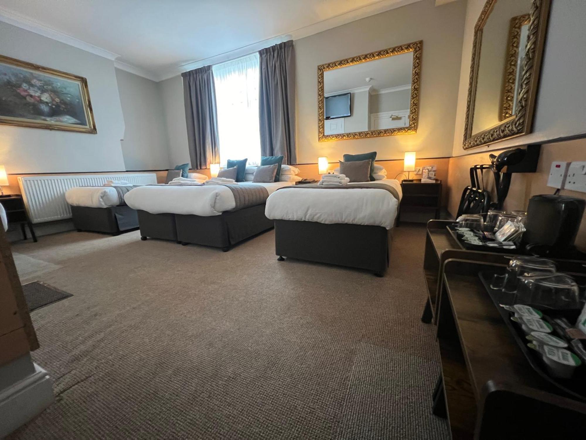 Tudor Court Hotel Londyn Zewnętrze zdjęcie