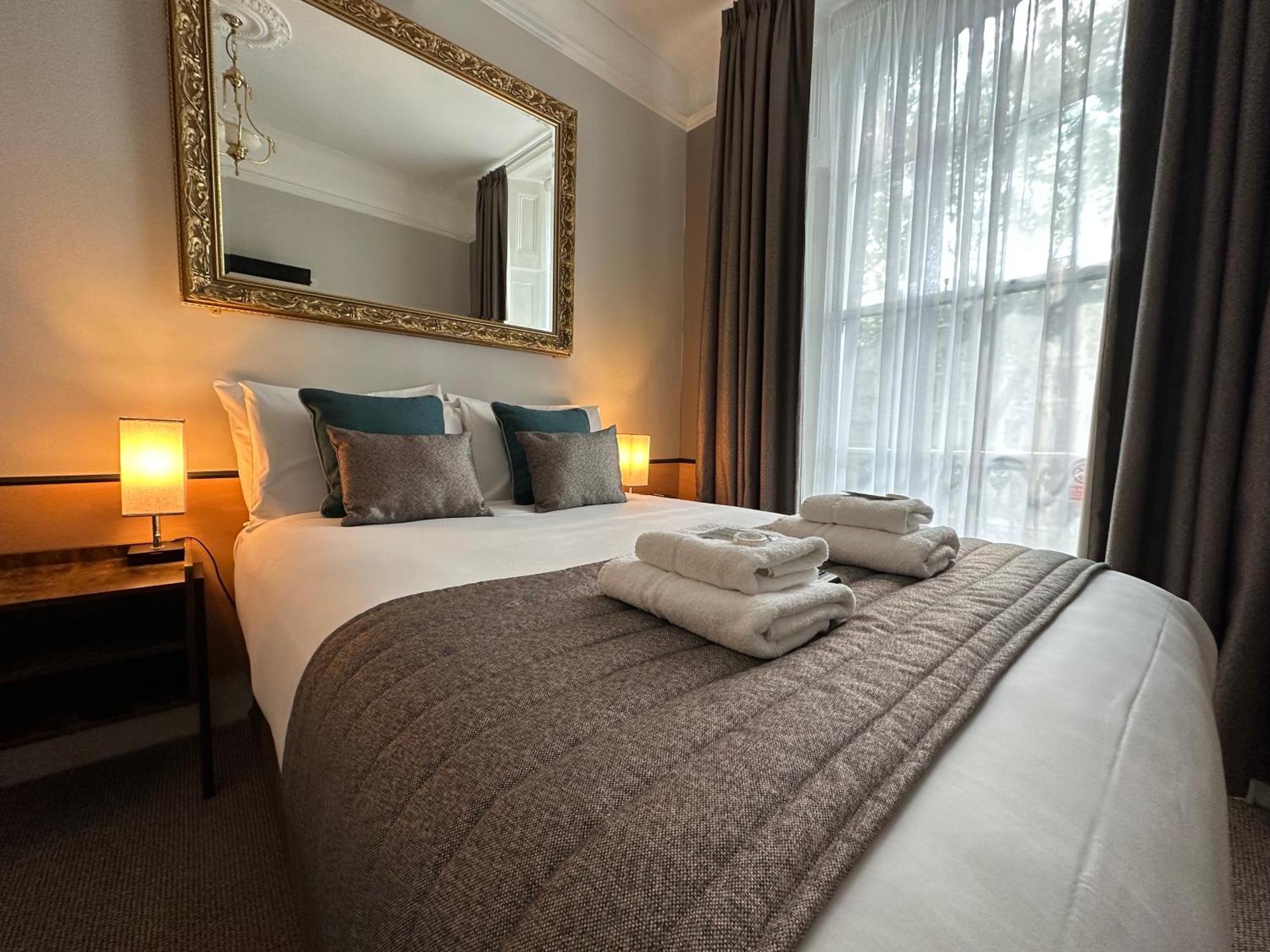 Tudor Court Hotel Londyn Zewnętrze zdjęcie