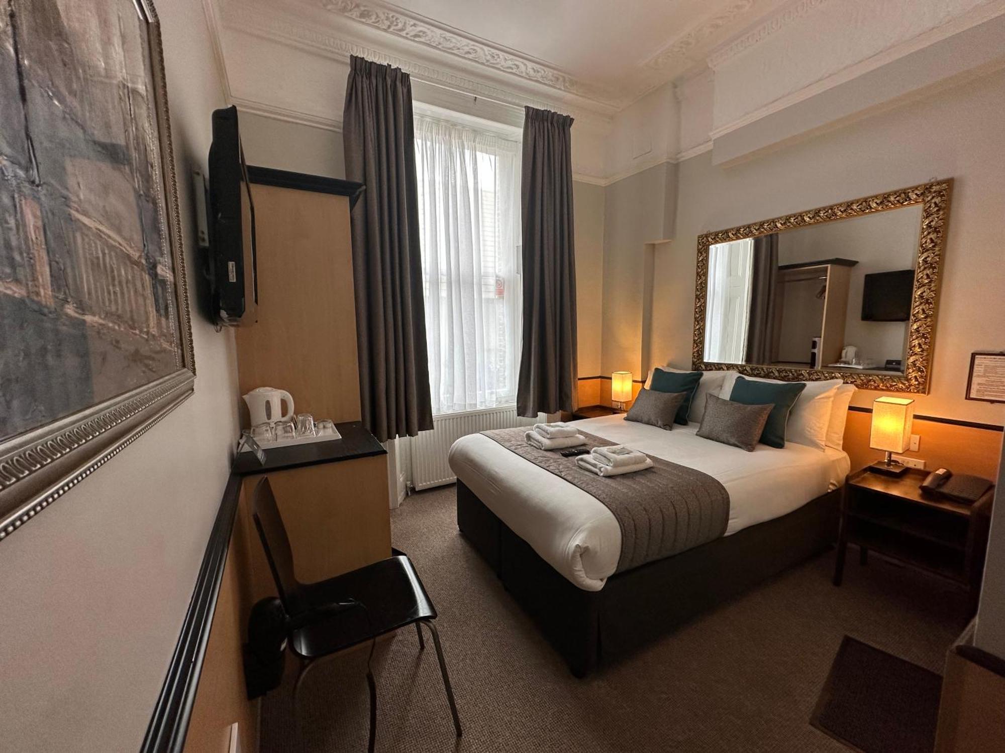 Tudor Court Hotel Londyn Zewnętrze zdjęcie