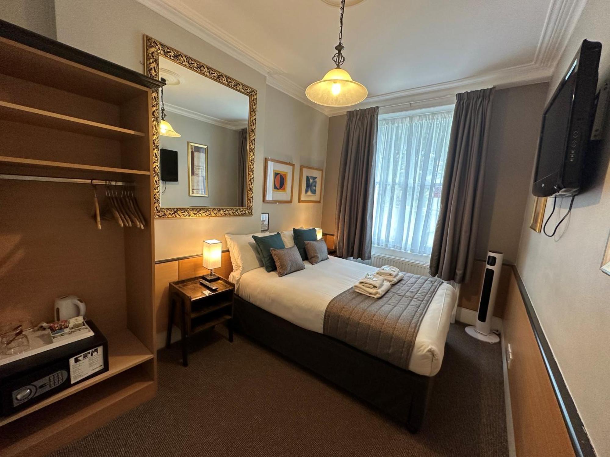 Tudor Court Hotel Londyn Zewnętrze zdjęcie