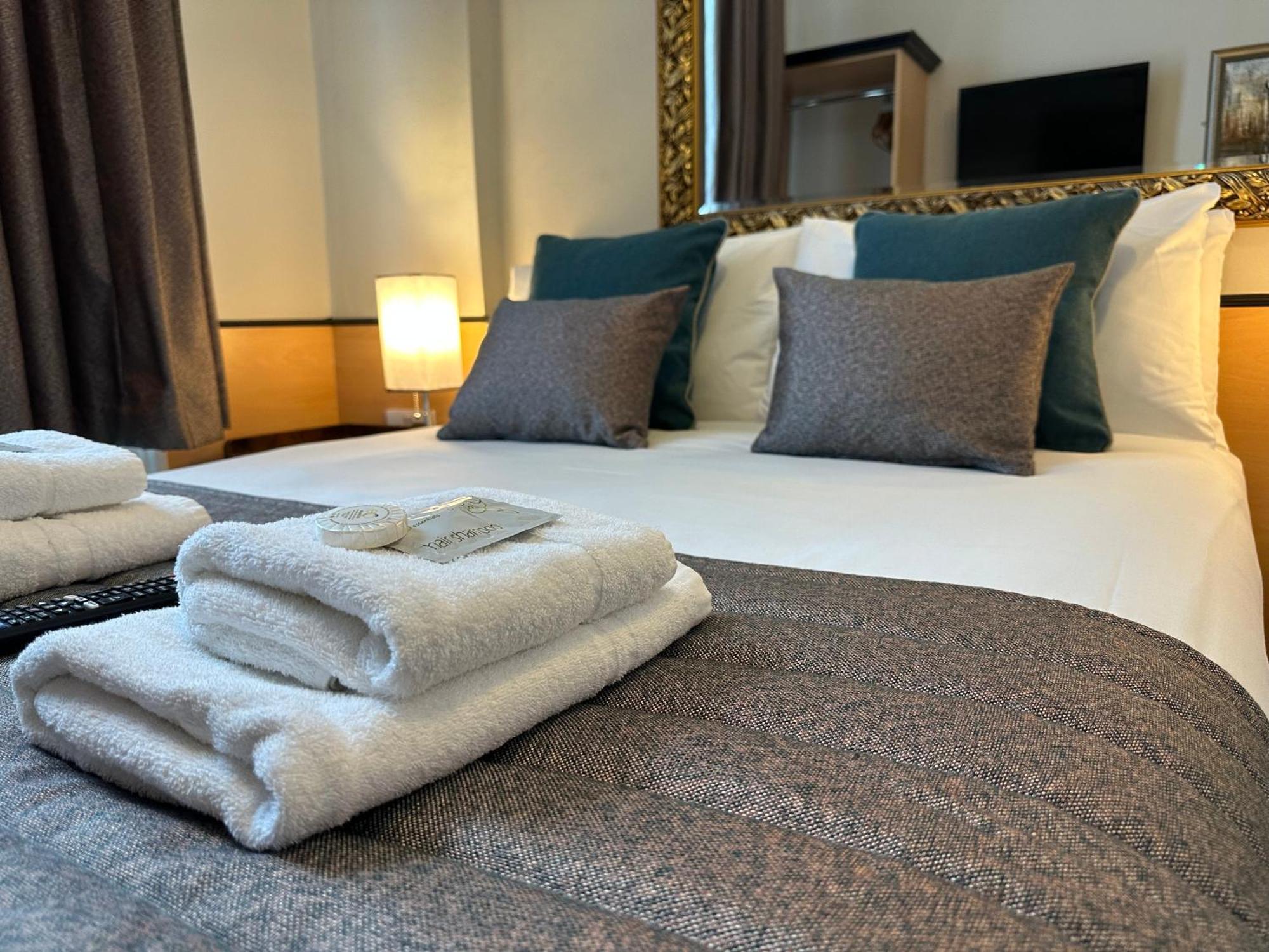 Tudor Court Hotel Londyn Zewnętrze zdjęcie
