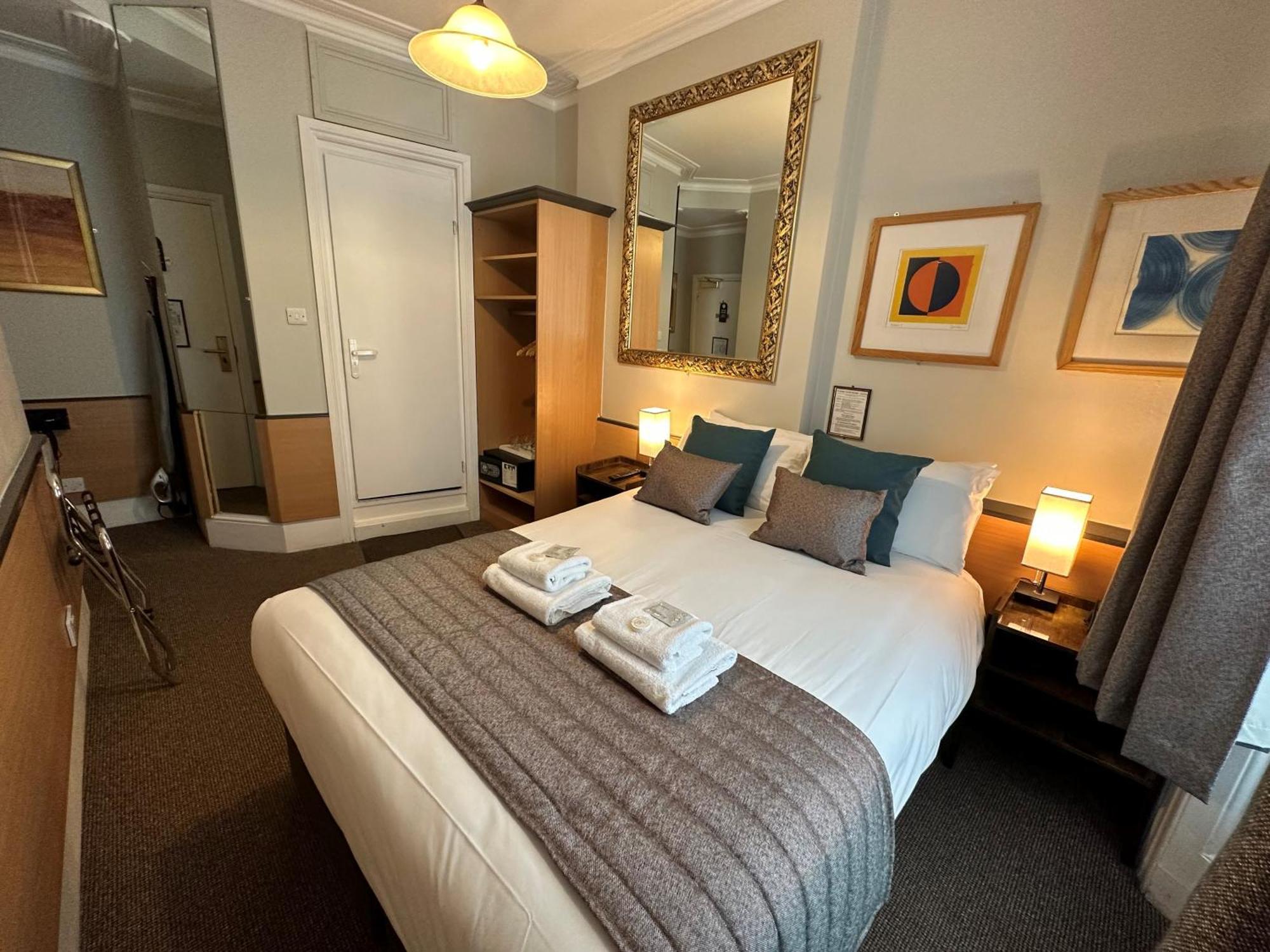 Tudor Court Hotel Londyn Zewnętrze zdjęcie