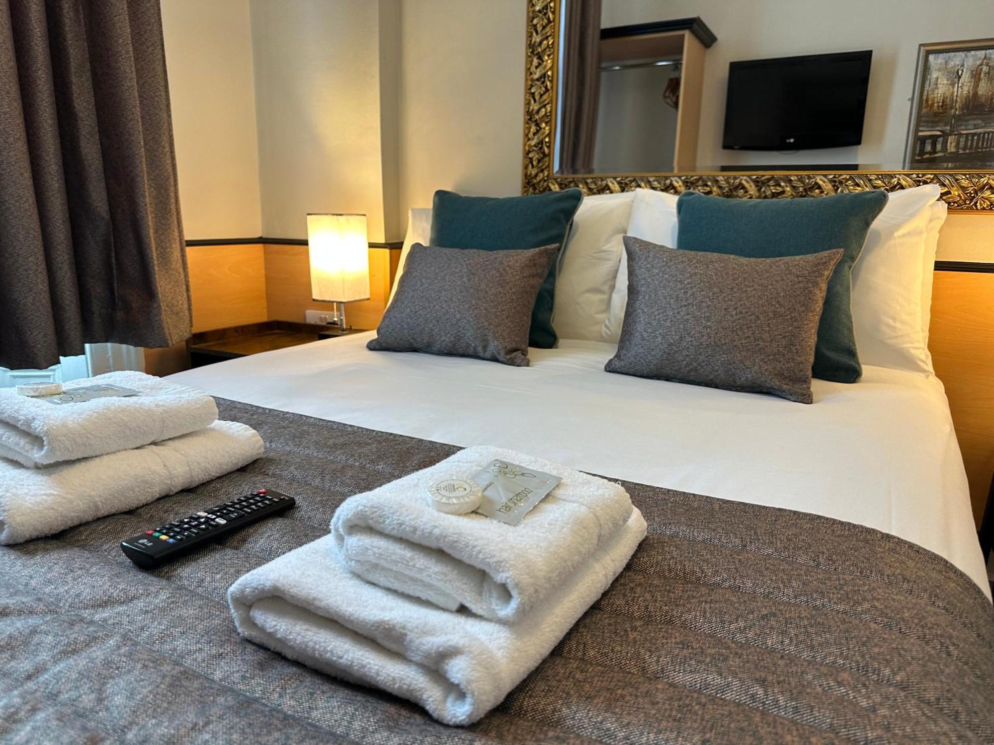 Tudor Court Hotel Londyn Zewnętrze zdjęcie