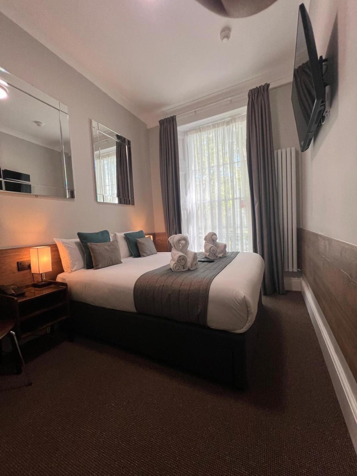 Tudor Court Hotel Londyn Zewnętrze zdjęcie