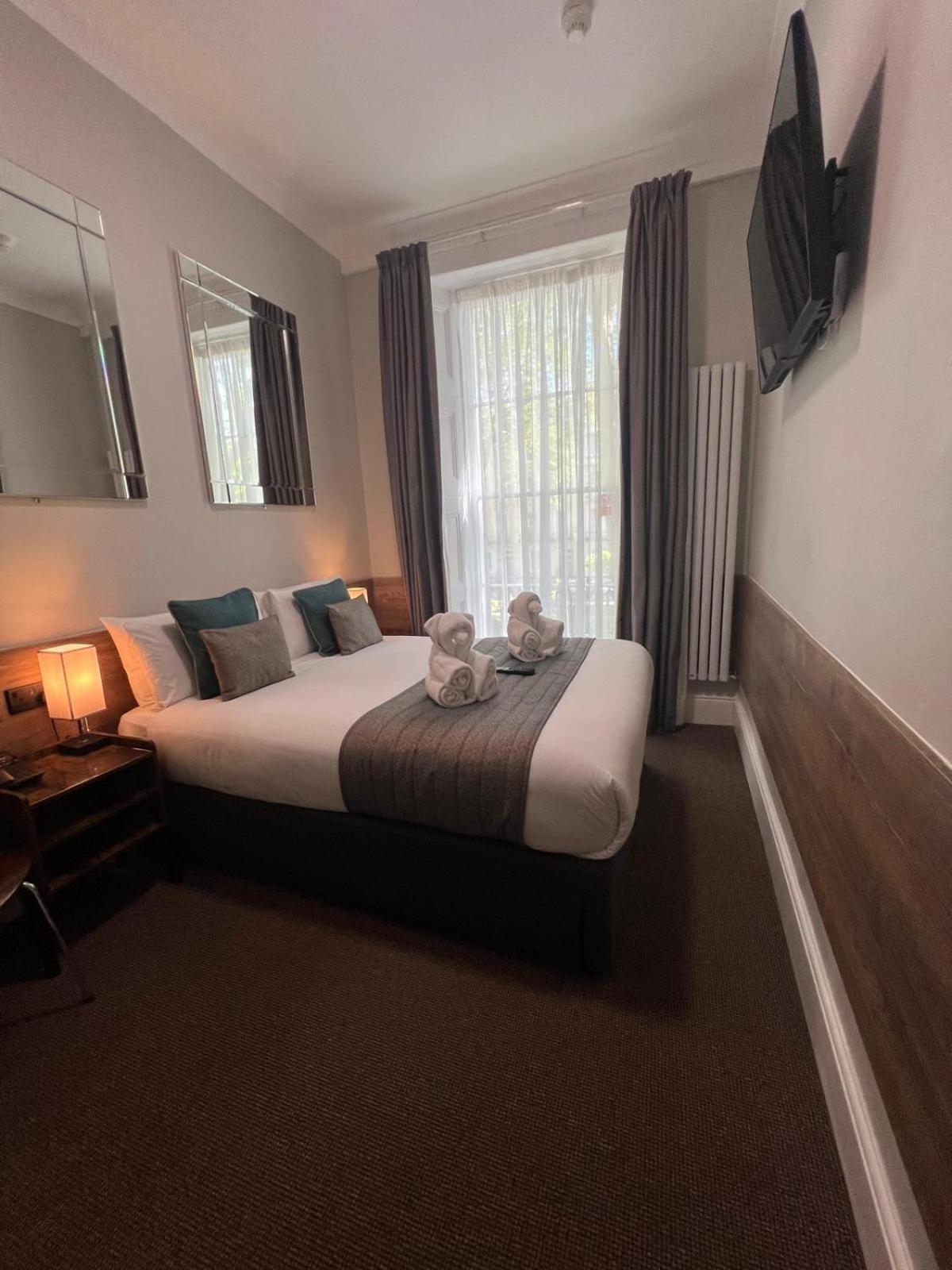 Tudor Court Hotel Londyn Zewnętrze zdjęcie