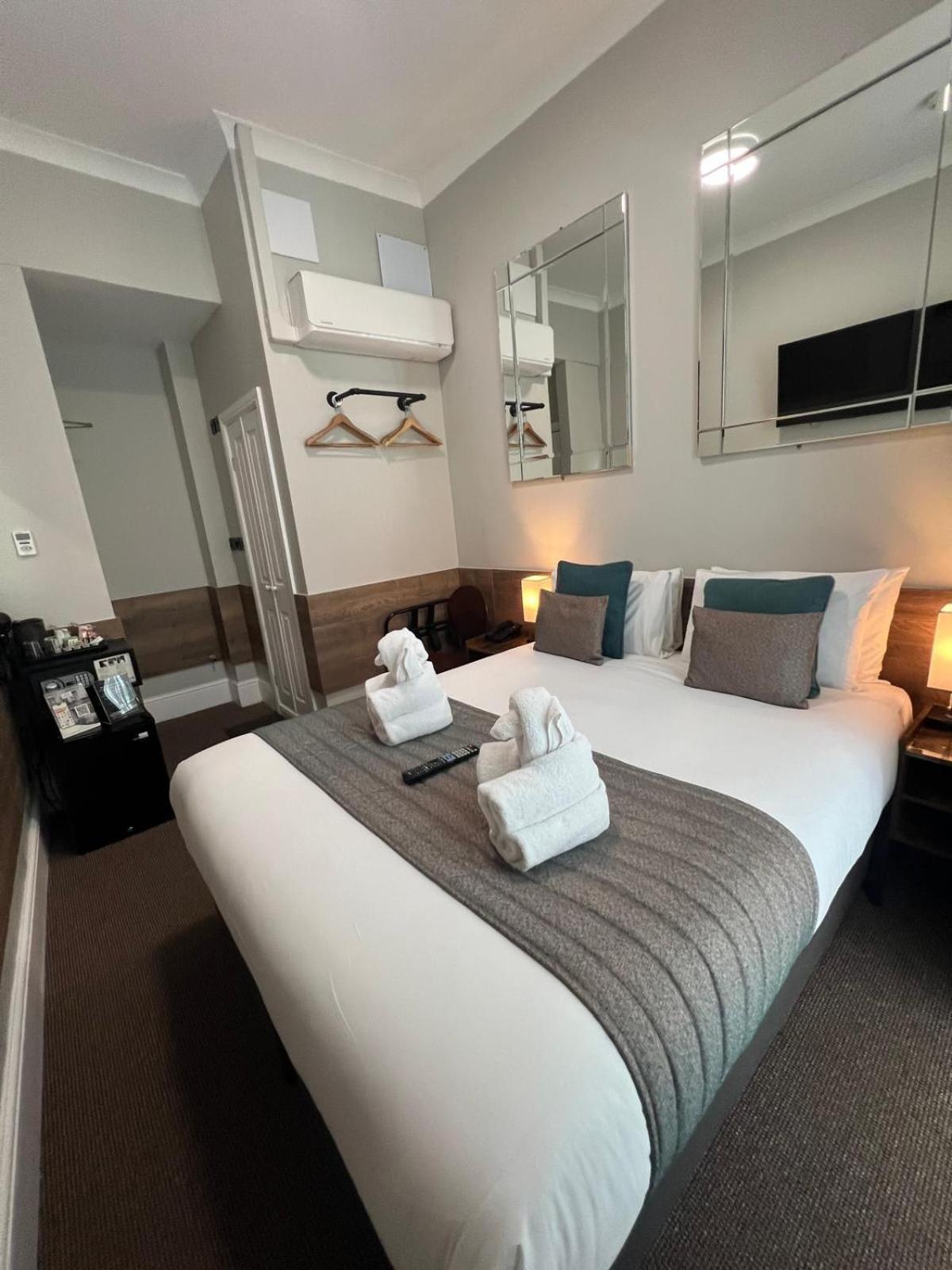 Tudor Court Hotel Londyn Zewnętrze zdjęcie