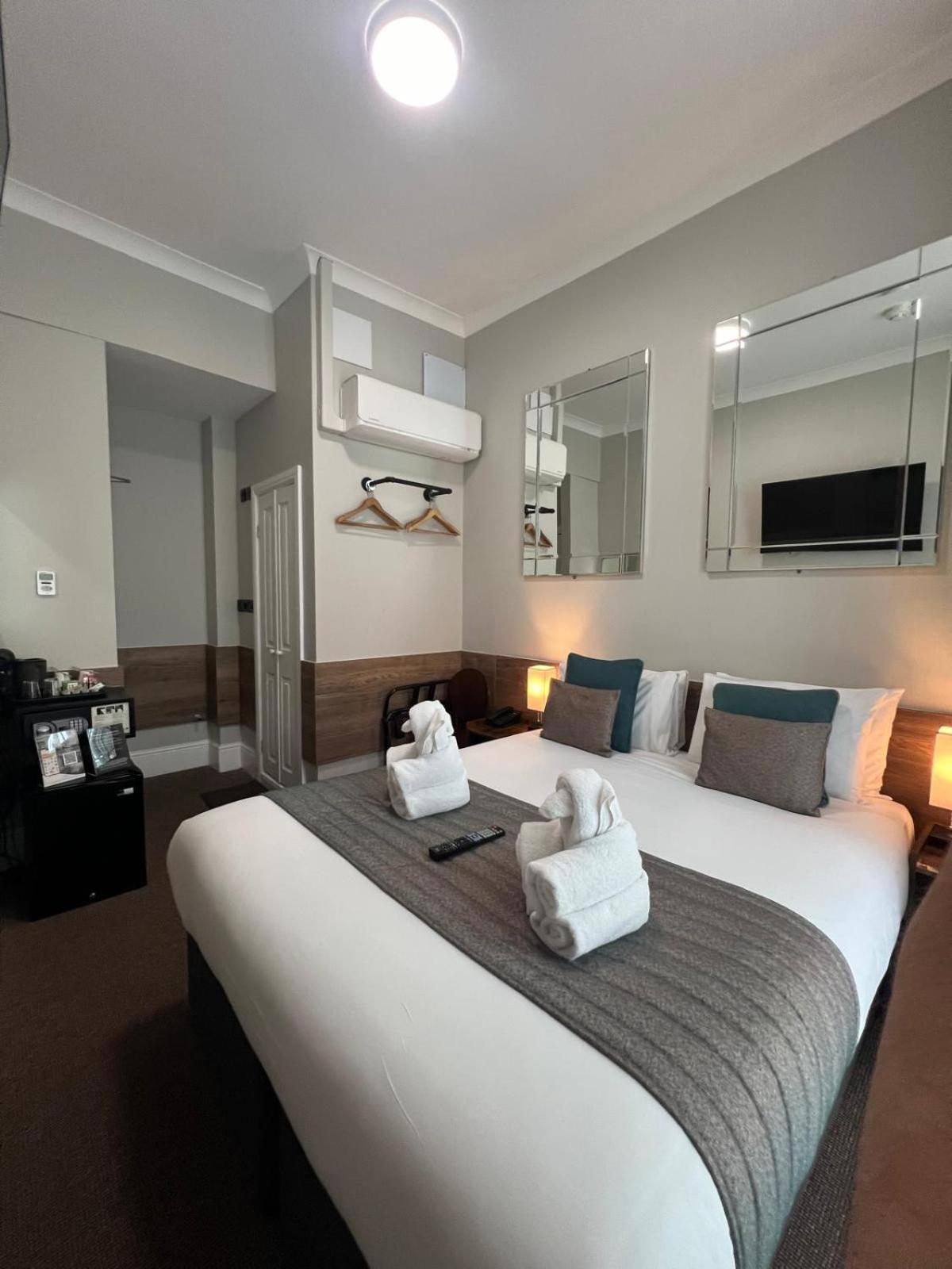 Tudor Court Hotel Londyn Zewnętrze zdjęcie