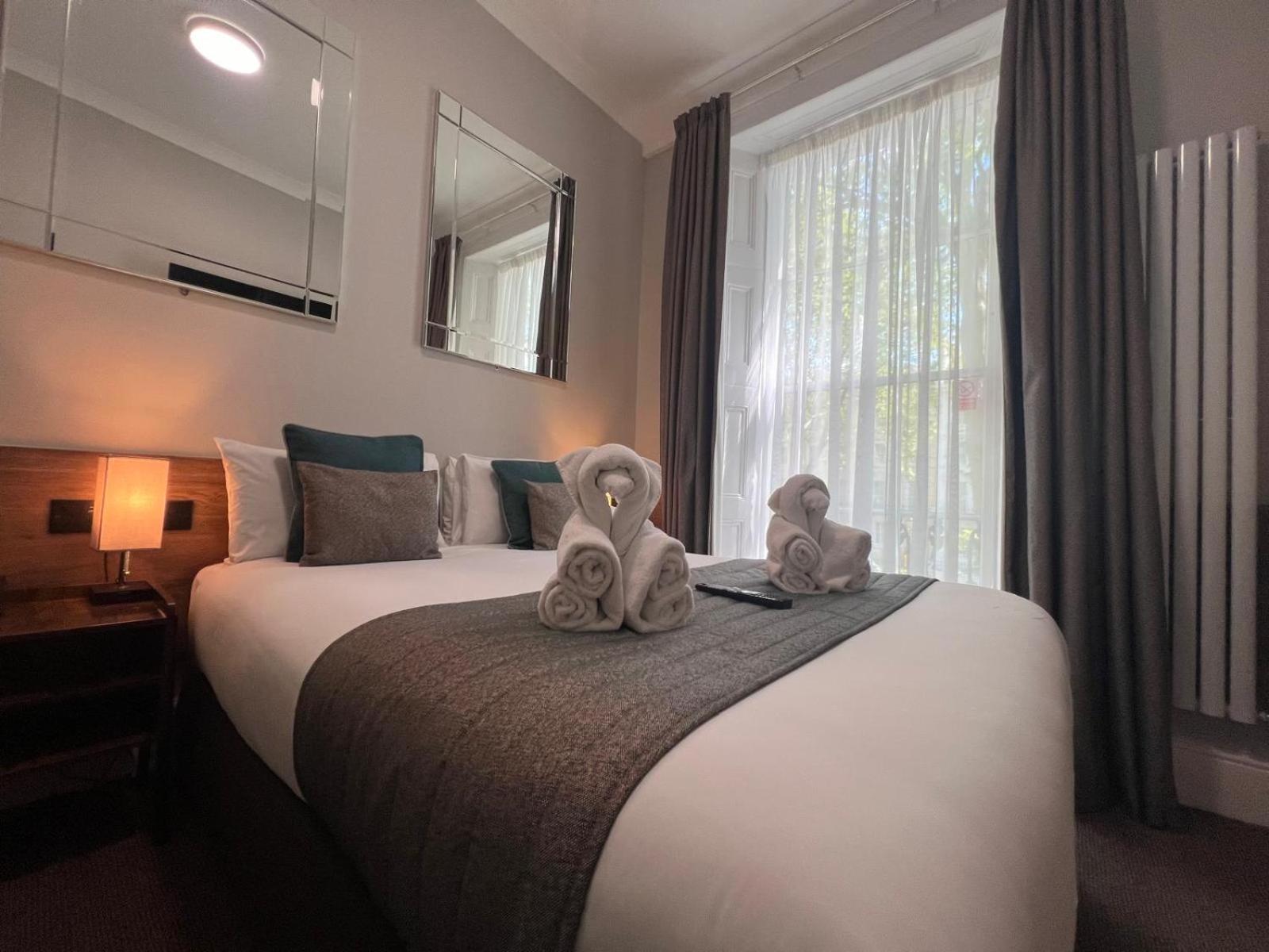 Tudor Court Hotel Londyn Zewnętrze zdjęcie