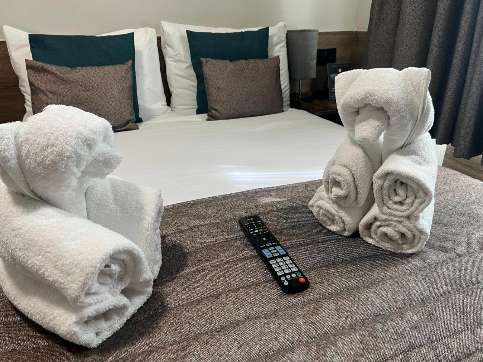 Tudor Court Hotel Londyn Zewnętrze zdjęcie