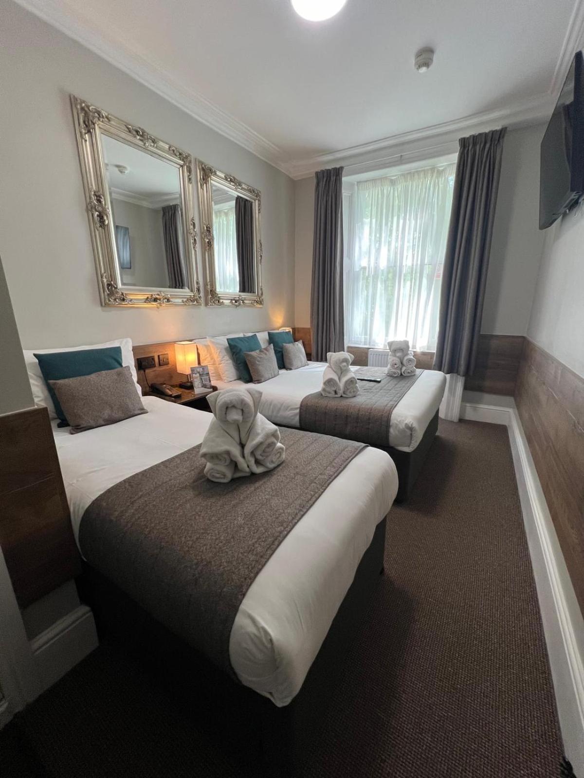 Tudor Court Hotel Londyn Zewnętrze zdjęcie