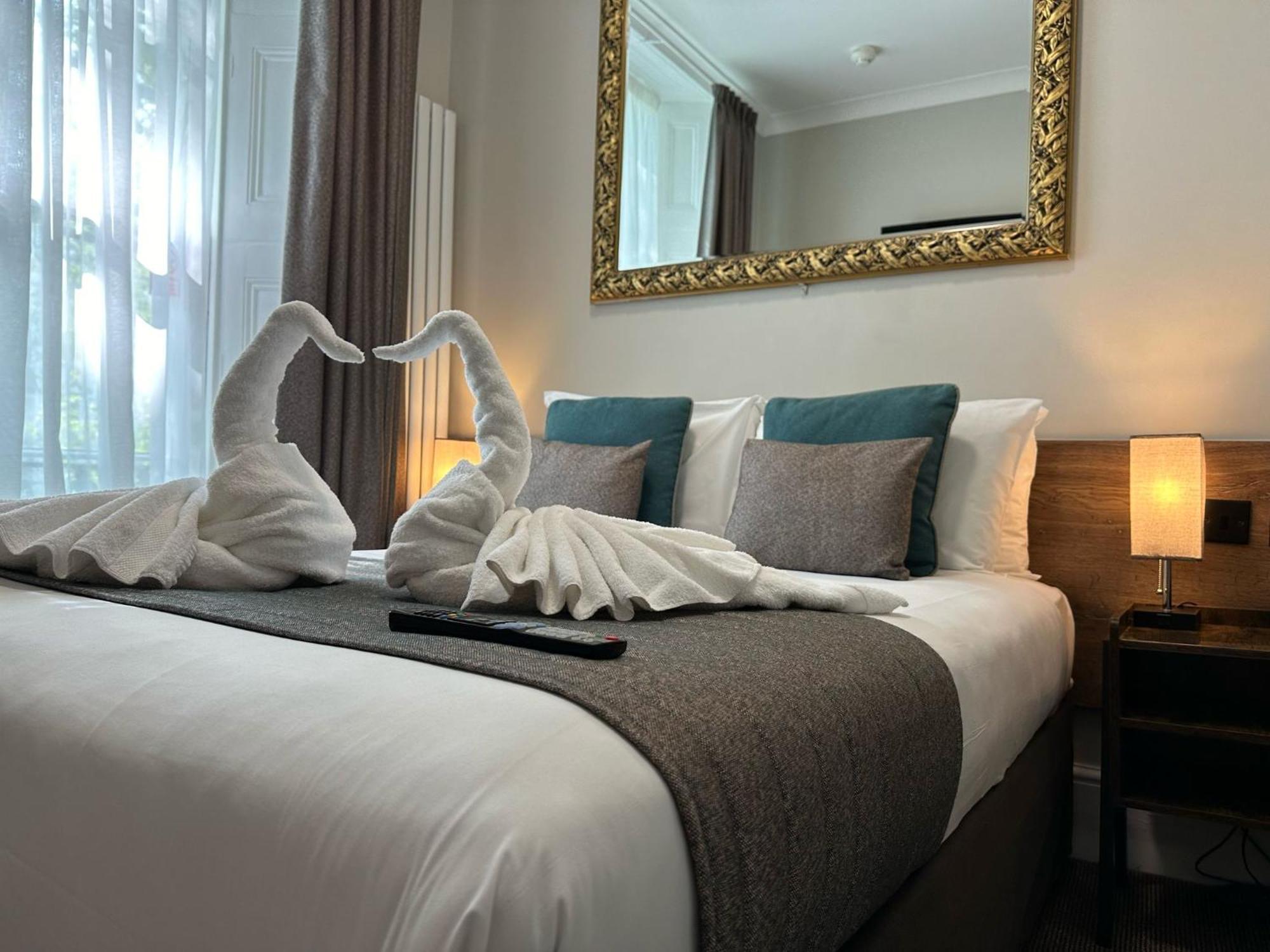 Tudor Court Hotel Londyn Zewnętrze zdjęcie