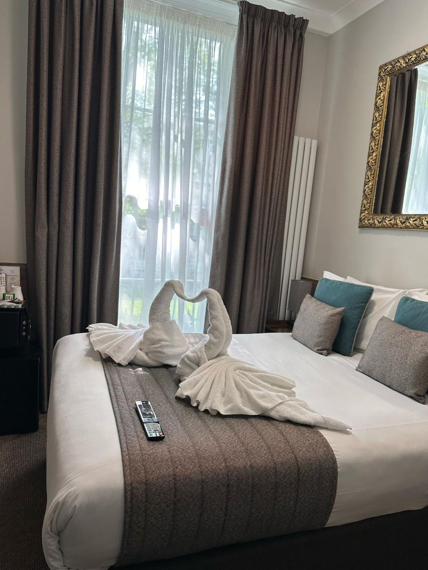 Tudor Court Hotel Londyn Zewnętrze zdjęcie