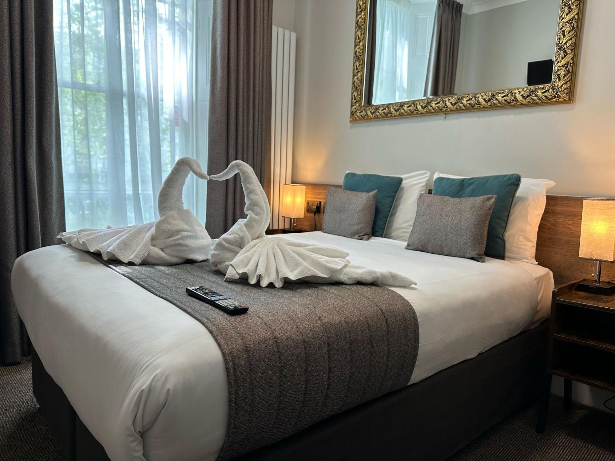Tudor Court Hotel Londyn Zewnętrze zdjęcie